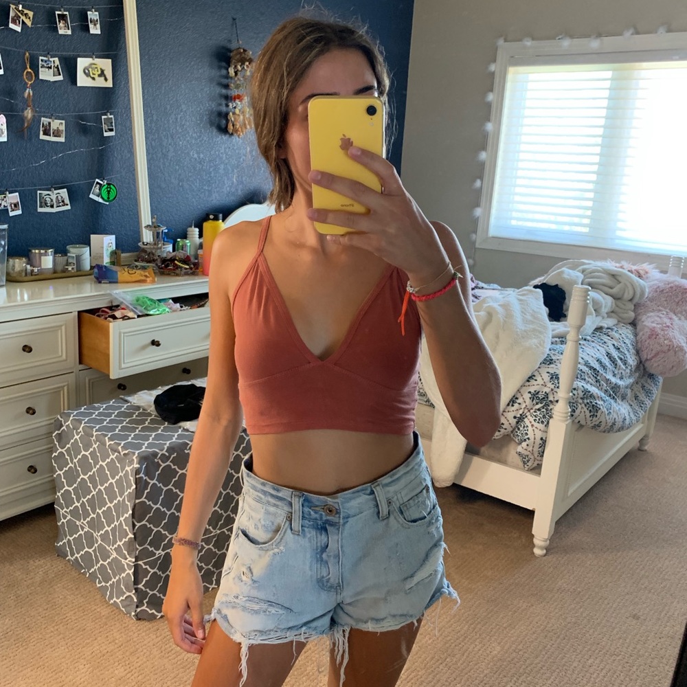 Red low v cut crop top